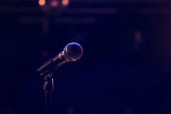 Escritor expressa preocupação com pregadores despreparados ministrando nas igrejas | Notícias Gospel