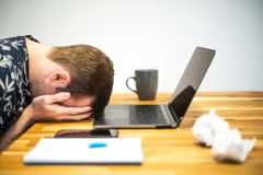 Um terço dos brasileiros estão infelizes no trabalho