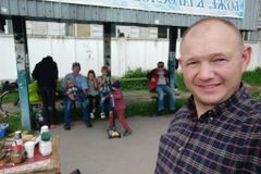 Pastor ucraniano inicia igreja em ponto de ônibus: ‘Um passo de fé’