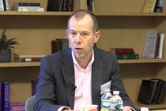 Reitor da Universidade de Cambridge apoia tese sobre "corpo trans" de Jesus