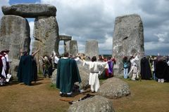 Com a queda no número de cristãos, cresce paganismo na Inglaterra e País de Gales