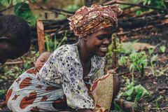 Após pedir oração, feiticeira com complicações na gestação recebe milagre e se converte