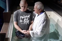 Igreja testemunha 58 semanas seguidas de batismos: "É coisa de Deus"