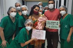 ‘Ela é um grande milagre’, diz enfermeira após bebê de 36 dias vencer Covid