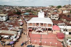 Cristãos são sequestrados de ônibus a caminho de casamento e funeral na Nigéria