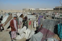 Fugitivos do Afeganistão pedem: "Por favor, não se esqueçam de nós!"