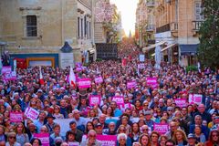 20 mil pessoas protestam e oram contra o aborto na ilha de Malta