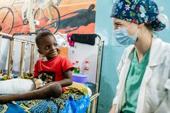 Missão leva clínica médica a igrejas e mais de 60 pessoas aceitam Jesus