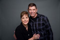 Joyce Meyer comemora 55 anos de casamento e compartilha conselhos matrimoniais