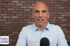 Ex-jogador que virou pastor leva torcedores a Jesus durante a Copa