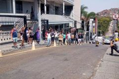 LGBTs protestam contra André e Ana Paula Valadão na Igreja Batista da Lagoinha | Notícias Gospel