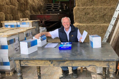 Evangelista distribui milhares de Bíblias para ucranianos na Europa e Israel