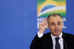 Alexandre Garcia elogia currículo do pastor André Mendonça