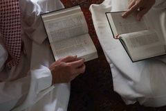 "Vi Jesus sem ninguém me ensinar", diz árabe que se converteu após sonho