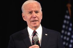 Biden aprova lei que protege o casamento entre pessoas do mesmo sexo