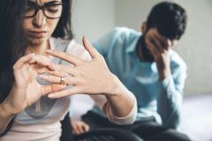 ‘Meu marido me bate, posso divorciar?’: veja a resposta de pastor