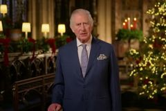 Rei presta homenagem à fé da Rainha em primeiro discurso de Natal