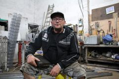 Homem se reconcilia com Deus ao encontrar Bíblia intacta após incêndio: "Foi um sinal"