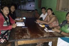 Missionária indígena leva 45 pessoas de sua comunidade ao batismo: "Deus falou comigo"