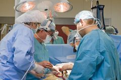 Psiquiatra alerta para efeito desastroso da cirurgia de mudança de sexo: "É castração"