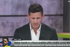 "Eu acredito no poder da oração": comentarista ora por jogador da NFL