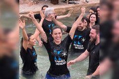Apresentadora Nadja Haddad, do SBT, é batizada: "Eu renasci"