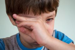 Seus olhos coçam muito? Veja 5 possíveis razões