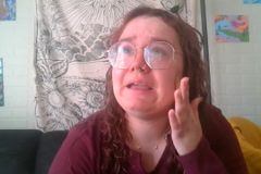 Trans arrependidos: “É traumatizante quando me olho no espelho”