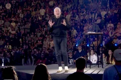 Pastor exorta jovens a se dedicar mais a Deus do que ao TikTok: 'Proteja sua atenção'