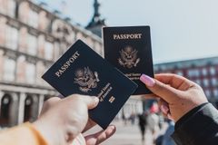 Veja os passaportes mais poderosos do mundo; e a posição do Brasil