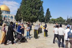 Turistas cristãos foram forçados a usar roupa com símbolo "humilhante" no Monte do Templo