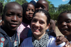 "São os filhos que Deus me deu", diz missionária que ajuda crianças com fome no Níger