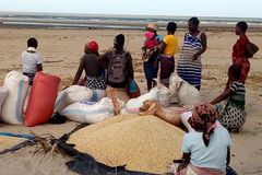 Missão envia alimentos à regiões afetadas pela fome durante pandemia, na África