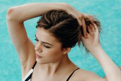 Dicas para ter os cabelos bem cuidados no verão