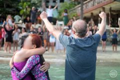 Missão leva mulheres traficadas ao batismo na Filipinas: ‘Encontraram seu Redentor’