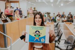 Pra. Daniela Linhares é intimada por protestar contra ‘linguagem neutra’ nas escolas