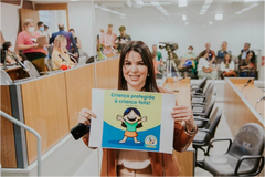 Pastora é intimada por atuar contra 'linguagem neutra' nas escolas