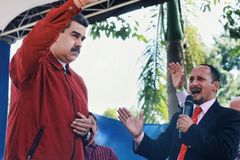 Sem apoio de igrejas, Maduro cria universidade evangélica e institui Dia do Pastor