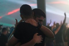 Pastor fala sobre o valor de honrar as amizades: "Nas lutas, você precisa de amigos"