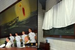 Marinha dos EUA cobre pintura de Jesus Cristo para não ofender formandos