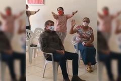 Bolsonaro vai a culto do círculo de oração em Assembleia de Deus do DF