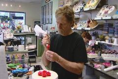 Campanha pretende arrecadar US$200 mil para ajudar confeiteiro cristão, processado por casal gay