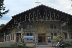 Criminosos amarram padres em igreja e roubam carro