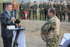 Mais de 10.000 Bíblias camufladas são enviadas a soldados ucranianos