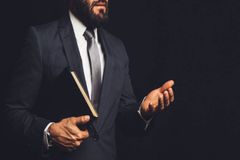 Pastor ‘defensor da família’ trai esposa com quatro mulheres, diz site