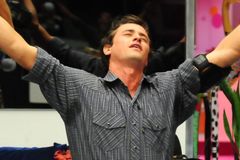 Convertido, o campeão do BBB12, Fael Cordeiro, se torna "líder espiritual da família" | Notícias Gospel