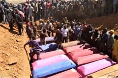 Extremistas incendeiam igreja, casa de pastor e matam dezenas em ataques na Nigéria