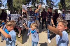 Crianças oram por doentes em frente a hospital e inspiram com sua fé; assista