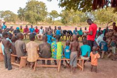 ‘Aqui a Bíblia em áudio transformou vidas’, diz missionário em Gana