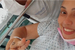 Mulher é curada após visita de 'médico todo de branco' em hospital